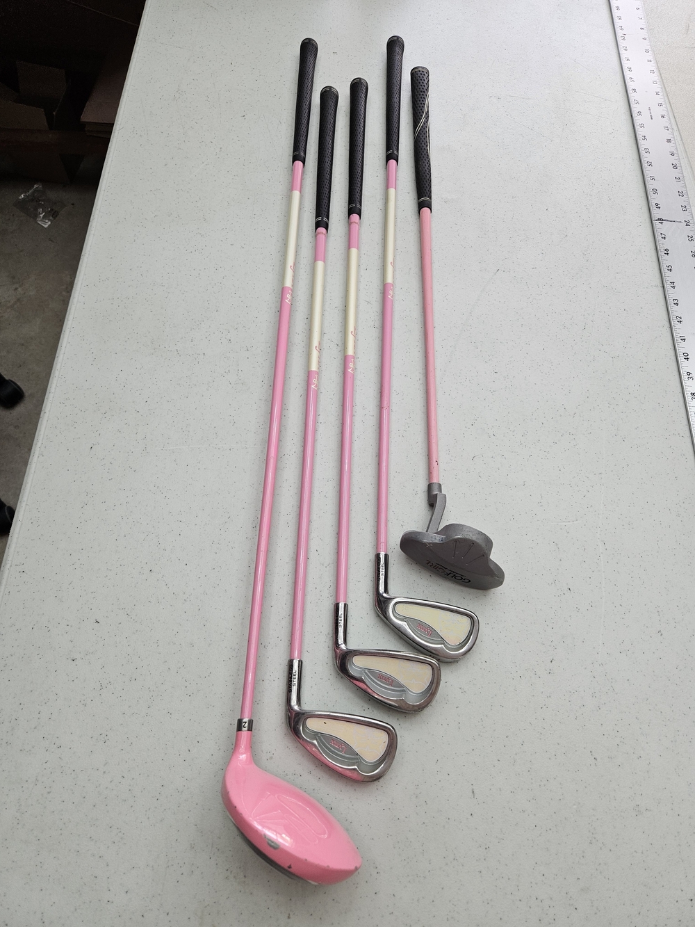 Lynx junior Girls  golf Clubs 5,6_,7 Irons. Driver And  Golfgirl Putter- RH